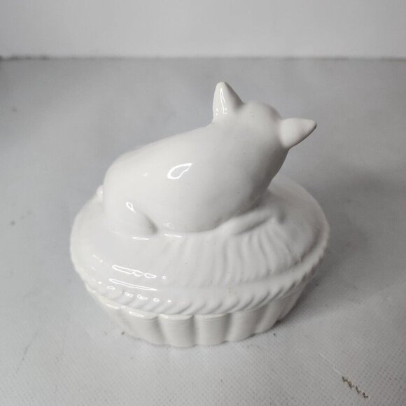 Vintage White Porcelain Covered Pig Trinket Box Farmhouse Country Decor - Picture 5 of 10
